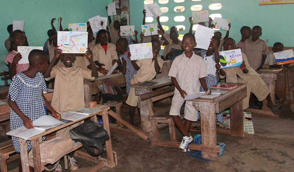 Die Hälfte für das kleine Schulprojekt in Afrika von Frau Müller, <br> die andere Hälfte für eine neue Spielecke?